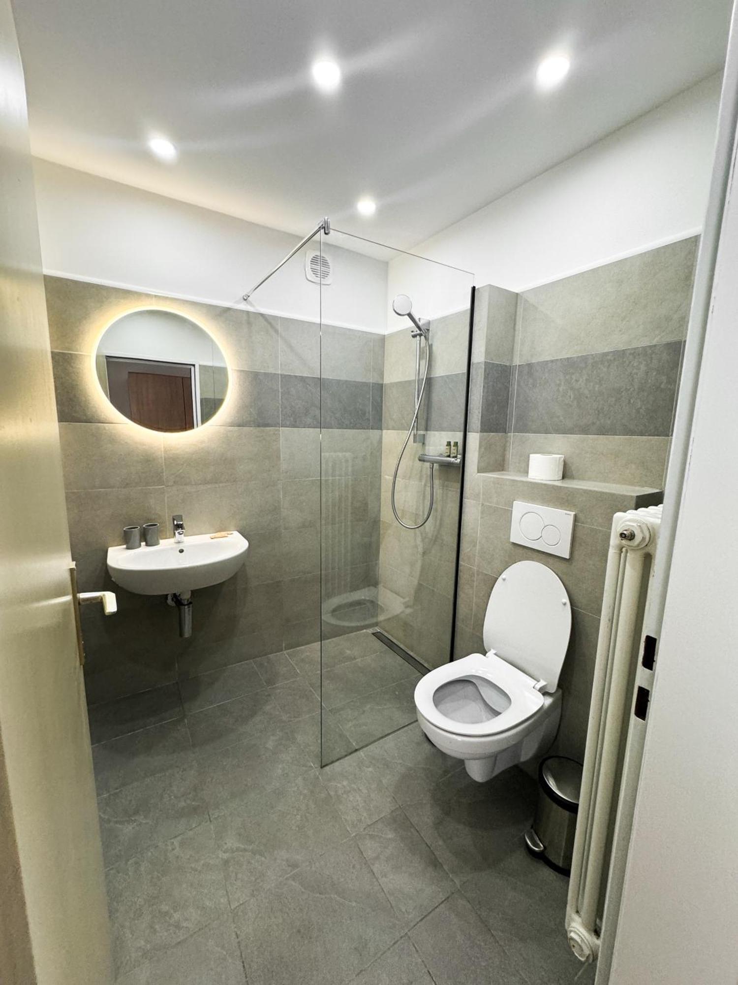 La Frontiera Hotel & Eventlocation - An Der Grenze , Naehe Schaffhausen -Rheinfall Tengen Buitenkant foto