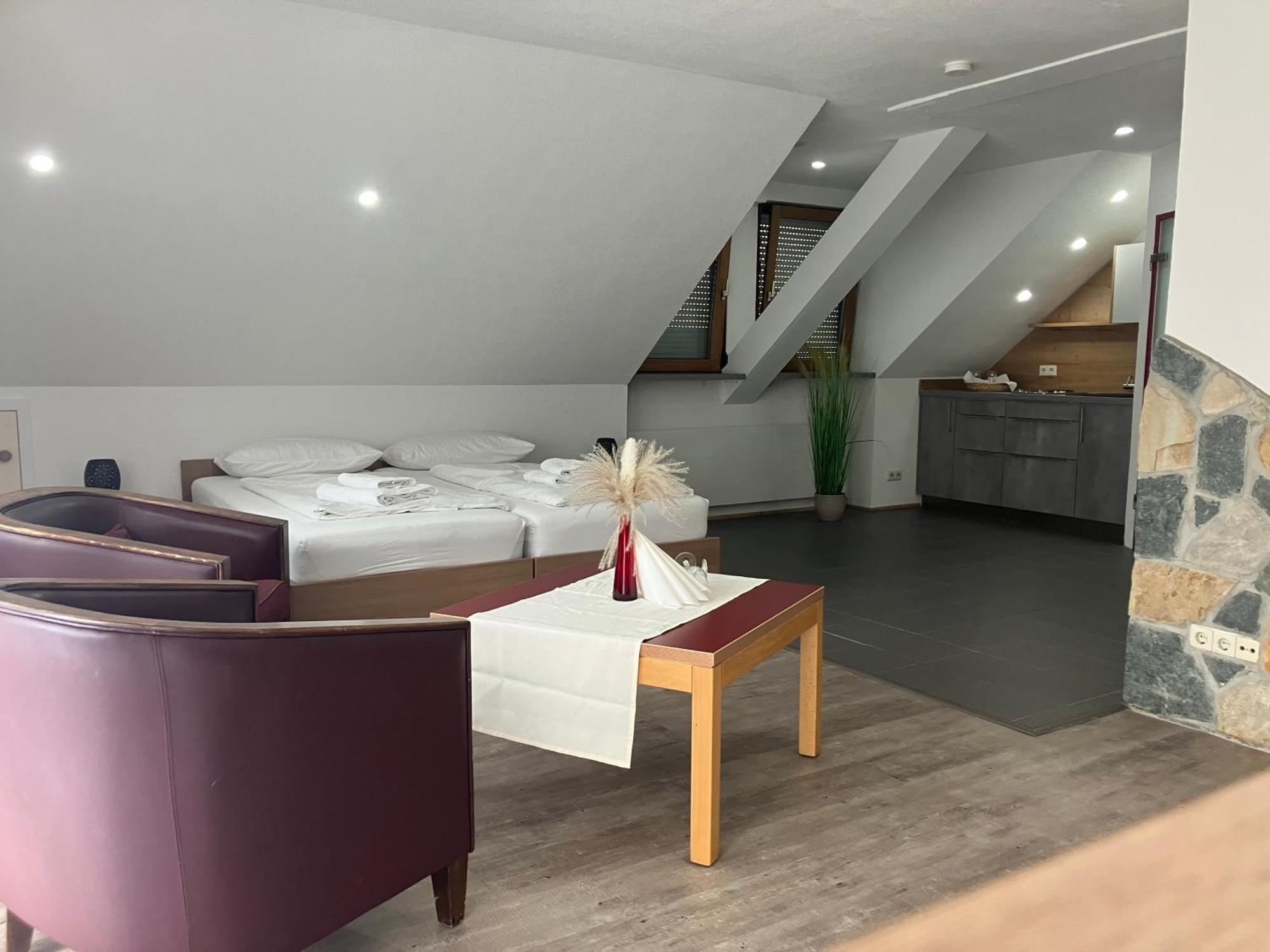 La Frontiera Hotel & Eventlocation - An Der Grenze , Naehe Schaffhausen -Rheinfall Tengen Buitenkant foto